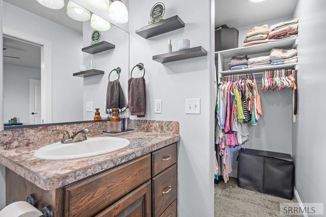 5380 E Buchanan Avenue, Iona, ID 83427