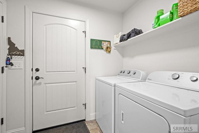 5380 E Buchanan Avenue, Iona, ID 83427