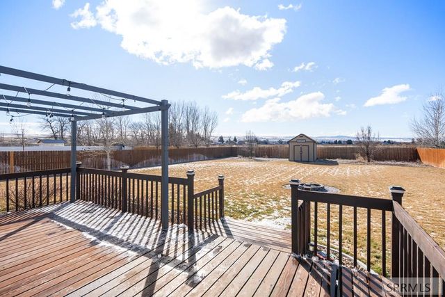 5380 E Buchanan Avenue, Iona, ID 83427