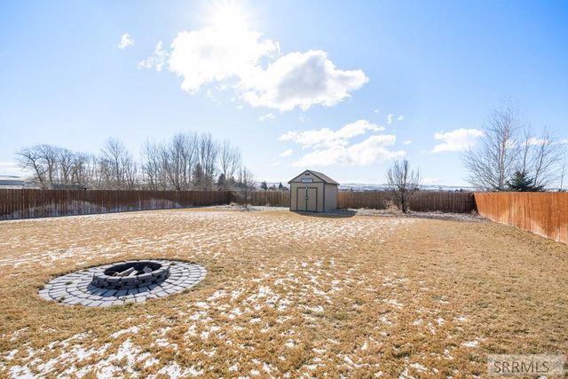 5380 E Buchanan Avenue, Iona, ID 83427