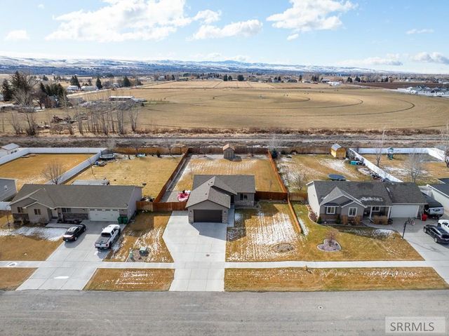 5380 E Buchanan Avenue, Iona, ID 83427