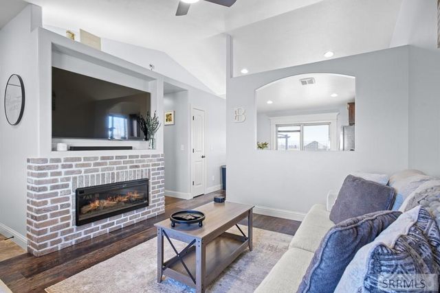 5380 E Buchanan Avenue, Iona, ID 83427