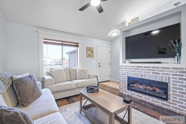 5380 E Buchanan Avenue, Iona, ID 83427