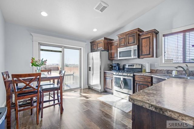 5380 E Buchanan Avenue, Iona, ID 83427