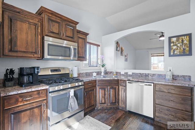 5380 E Buchanan Avenue, Iona, ID 83427