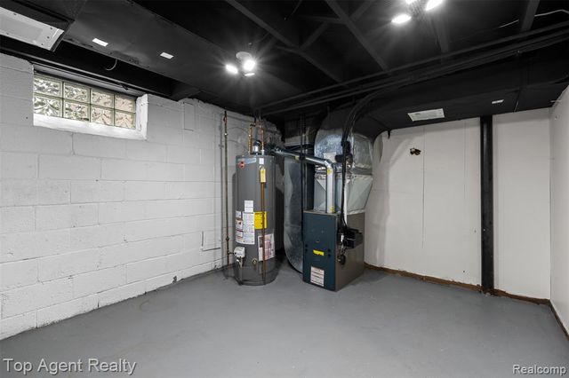 24300 Seneca Street, Oak Park, MI 48237