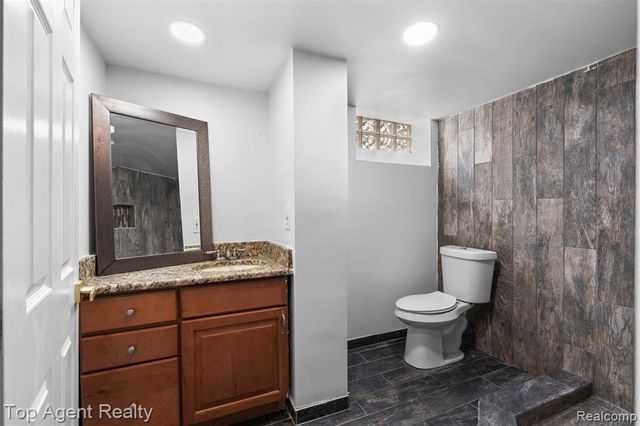 24300 Seneca Street, Oak Park, MI 48237