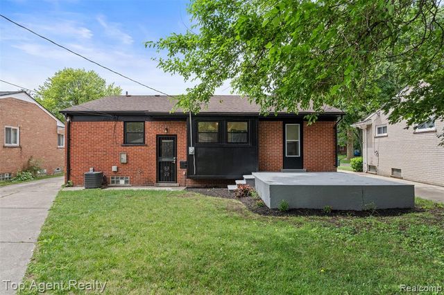 24300 Seneca Street, Oak Park, MI 48237