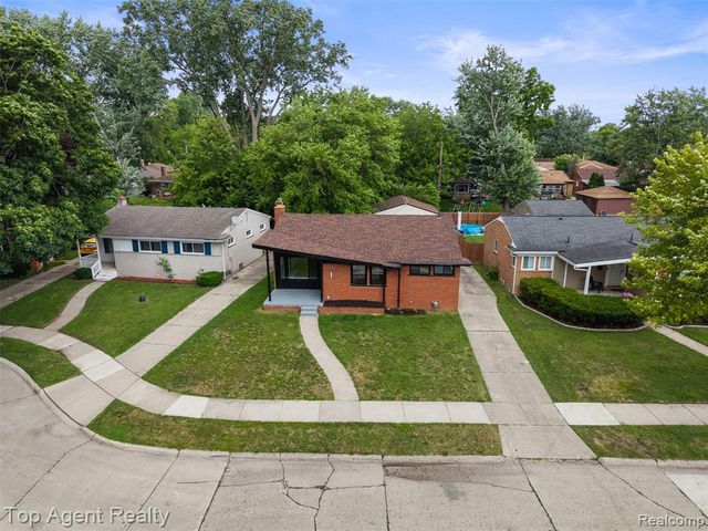 24300 Seneca Street, Oak Park, MI 48237