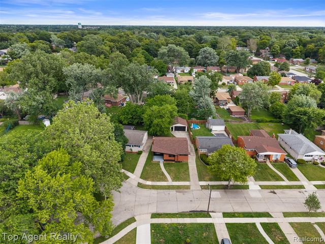 24300 Seneca Street, Oak Park, MI 48237