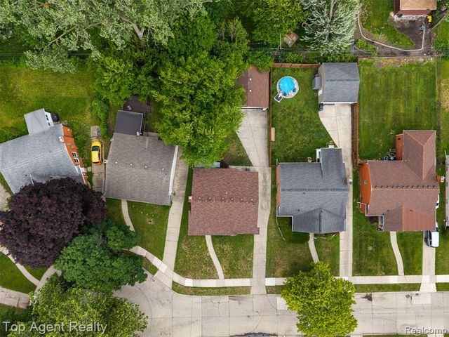 24300 Seneca Street, Oak Park, MI 48237