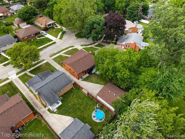 24300 Seneca Street, Oak Park, MI 48237