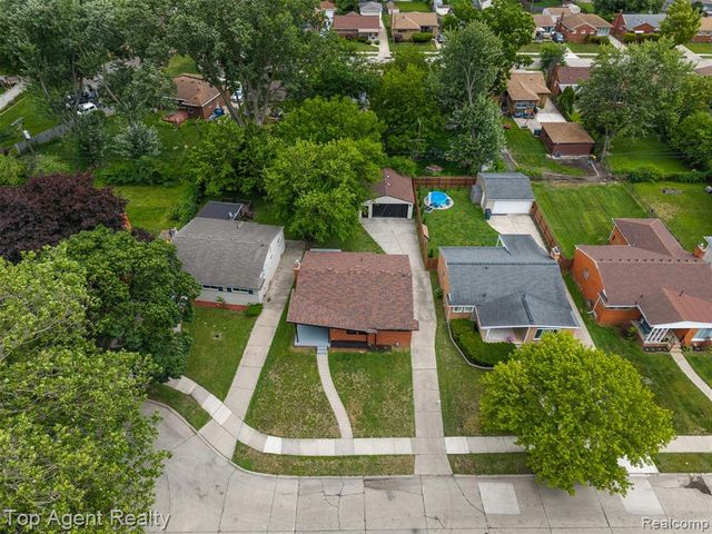 24300 Seneca Street, Oak Park, MI 48237