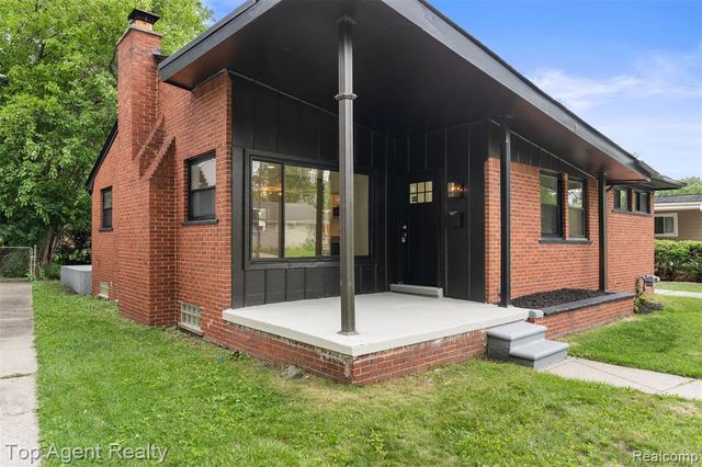 24300 Seneca Street, Oak Park, MI 48237
