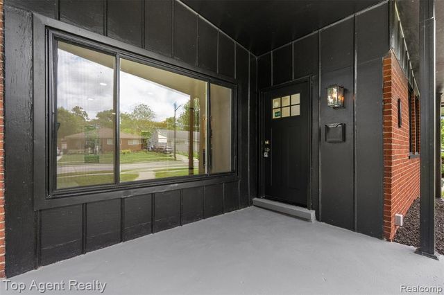 24300 Seneca Street, Oak Park, MI 48237