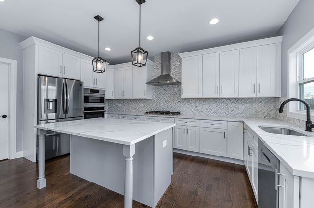 2004 Oldfield Road, Darien, IL 60561