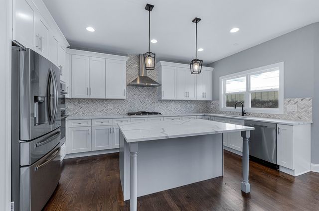 2004 Oldfield Road, Darien, IL 60561