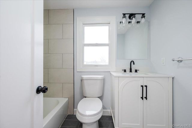 571 Center Dyre Avenue, West Islip, NY 11795