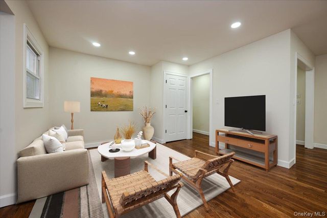 571 Center Dyre Avenue, West Islip, NY 11795