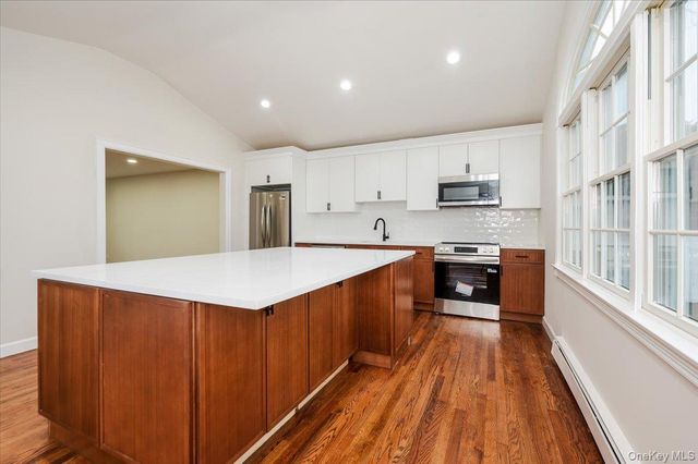 571 Center Dyre Avenue, West Islip, NY 11795