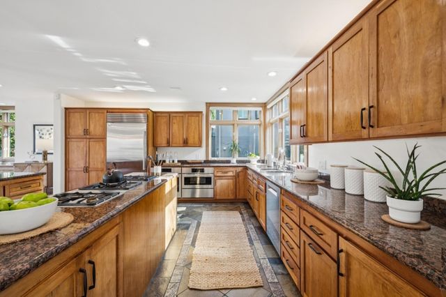 854 LEO WAY, Oakland, CA 94611