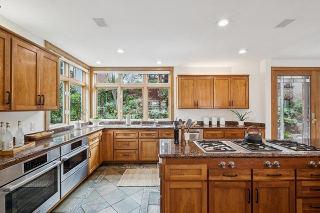 854 LEO WAY, Oakland, CA 94611