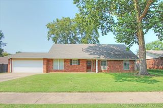 2408 Chapel Hill Court, Bartlesville, OK 74006