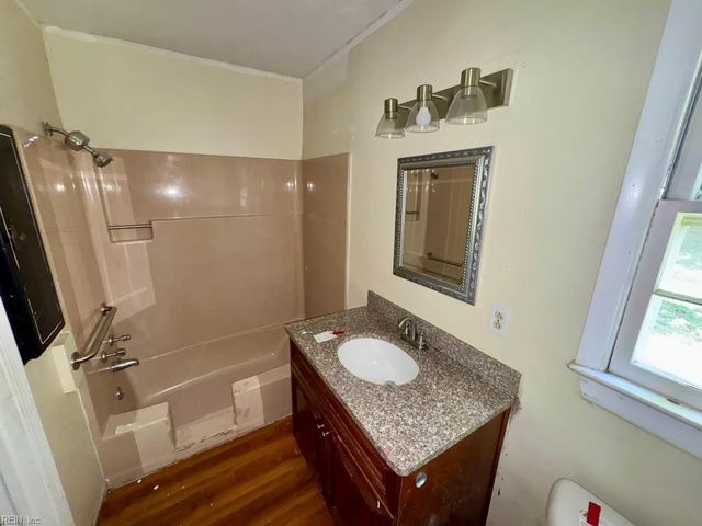 1307 Perry ST, Chesapeake, VA 23324
