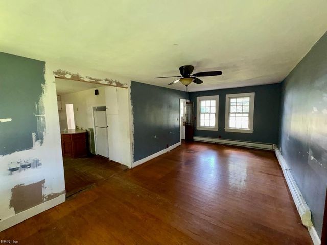 1307 Perry ST, Chesapeake, VA 23324
