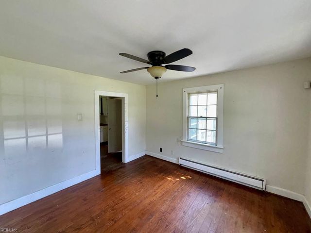 1307 Perry ST, Chesapeake, VA 23324