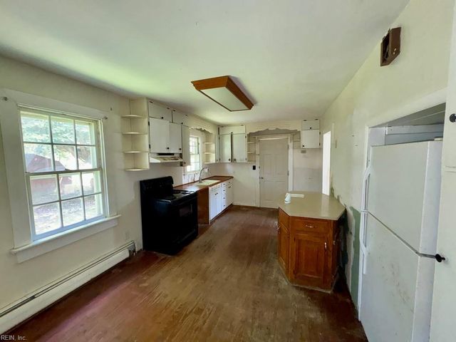 1307 Perry ST, Chesapeake, VA 23324