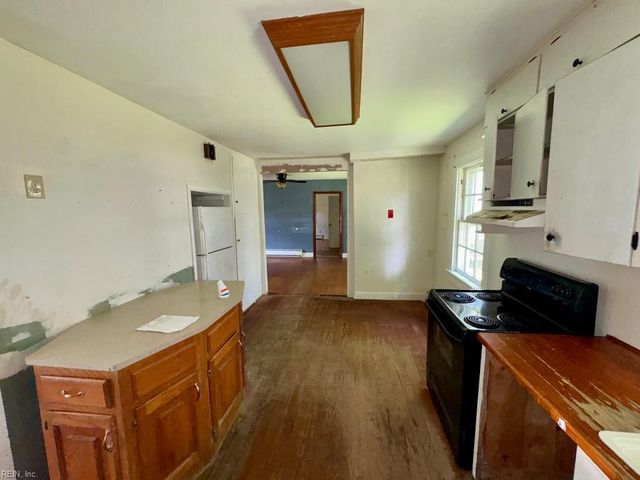 1307 Perry ST, Chesapeake, VA 23324