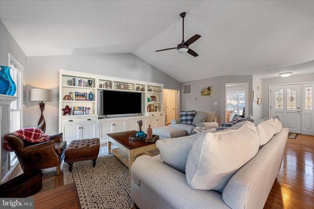 130 MILL RACE DR, Winchester, VA 22602