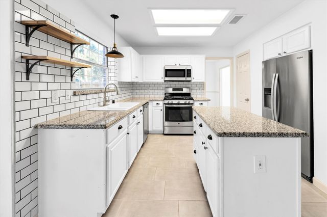 14 Hawkseye Place, The Woodlands, TX 77381