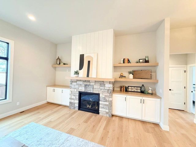 1300 Moll Drive, Waunakee, WI 53597