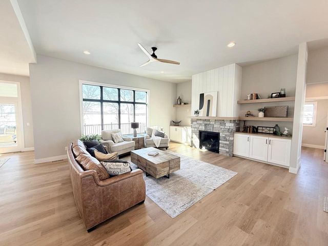 1300 Moll Drive, Waunakee, WI 53597