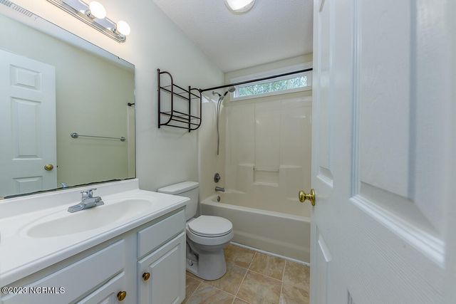 212 Derby Park Avenue, New Bern, NC 28562