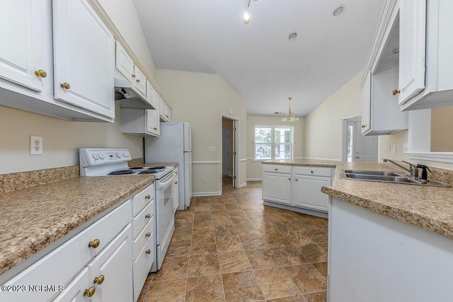 212 Derby Park Avenue, New Bern, NC 28562