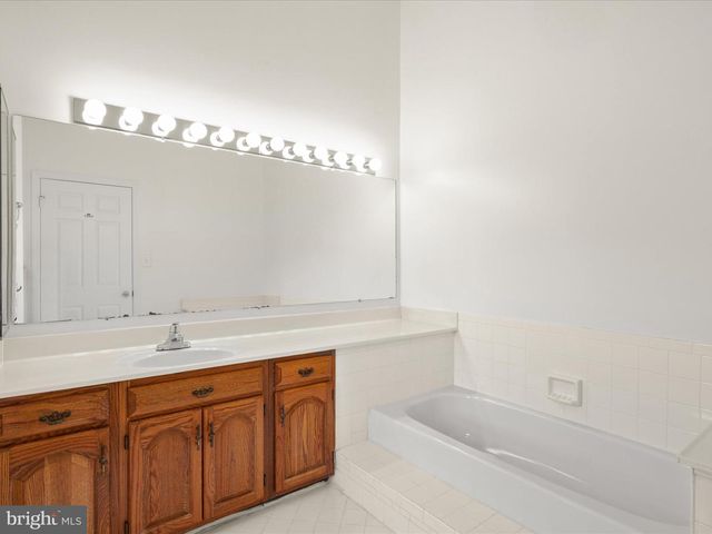 5929 WOODFIELD ESTATES DR, Alexandria, VA 22310