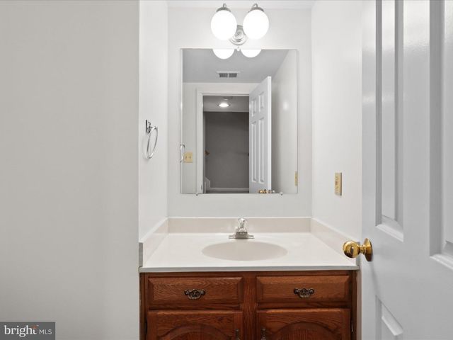 5929 WOODFIELD ESTATES DR, Alexandria, VA 22310