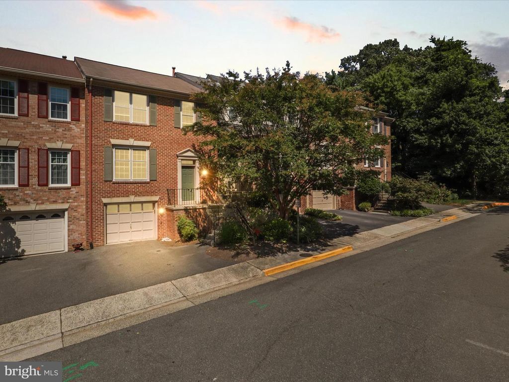 5929 WOODFIELD ESTATES DR, Alexandria, VA 22310