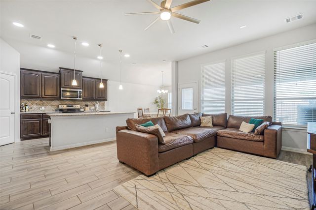 425 Escondido Street, Weatherford, TX 76087