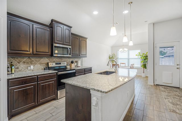 425 Escondido Street, Weatherford, TX 76087
