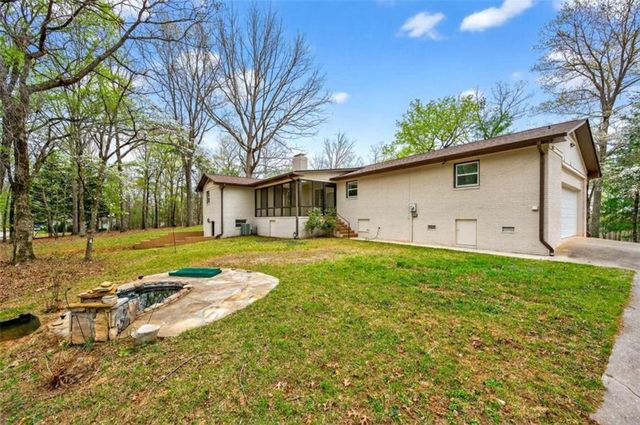 672 Cooley Woods Road, Cleveland, GA 30528