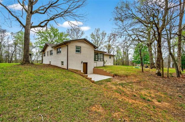 672 Cooley Woods Road, Cleveland, GA 30528