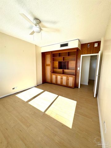 825 Bayshore Dr 700, Pensacola, FL 32507