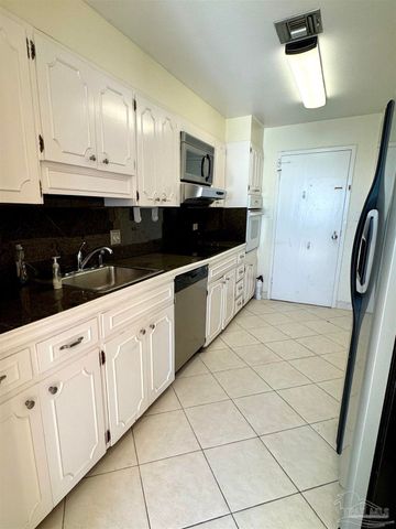 825 Bayshore Dr 700, Pensacola, FL 32507