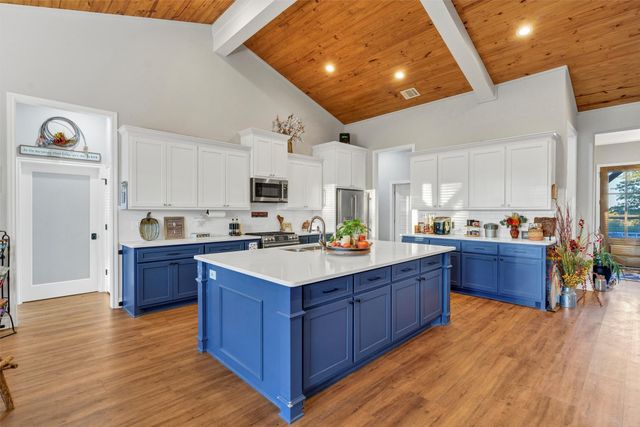 851 Hood Court, Granbury, TX 76048