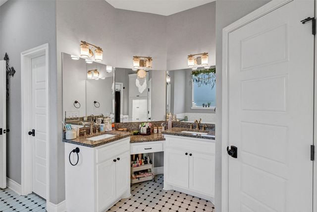 851 Hood Court, Granbury, TX 76048