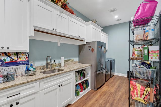 851 Hood Court, Granbury, TX 76048